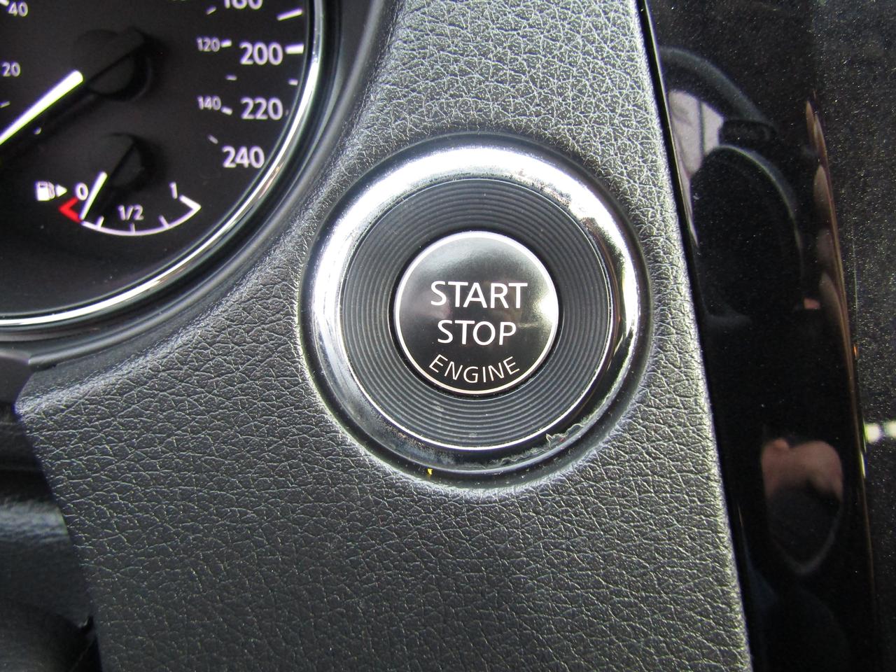 2017 Nissan Rogue SV, 7Pass, AWD, Pano, 360 Camera, Navi, Blind Spots, *Certified* Photo