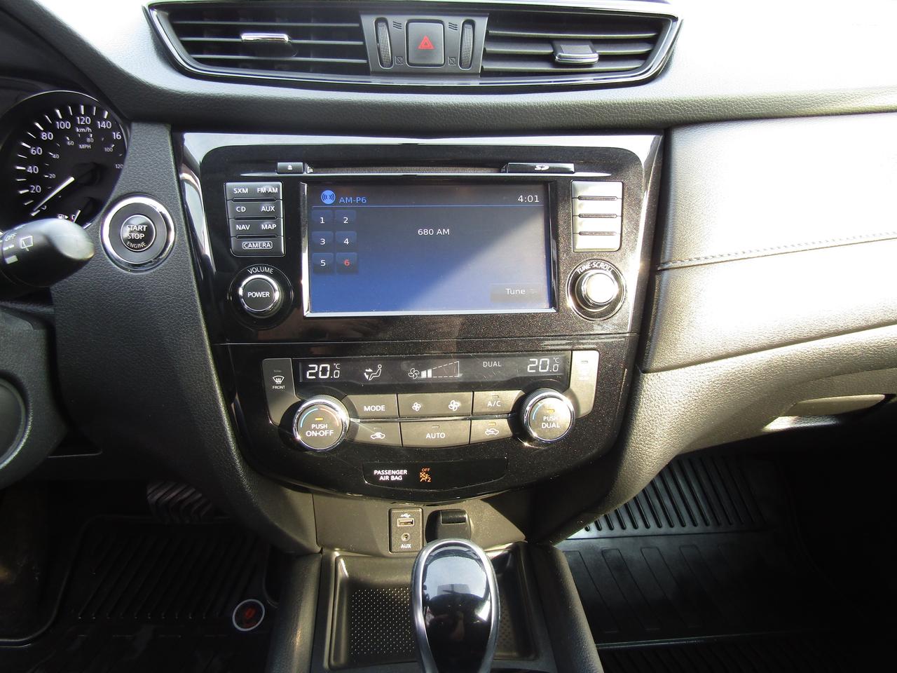 2017 Nissan Rogue SV, 7Pass, AWD, Pano, 360 Camera, Navi, Blind Spots, *Certified* Photo