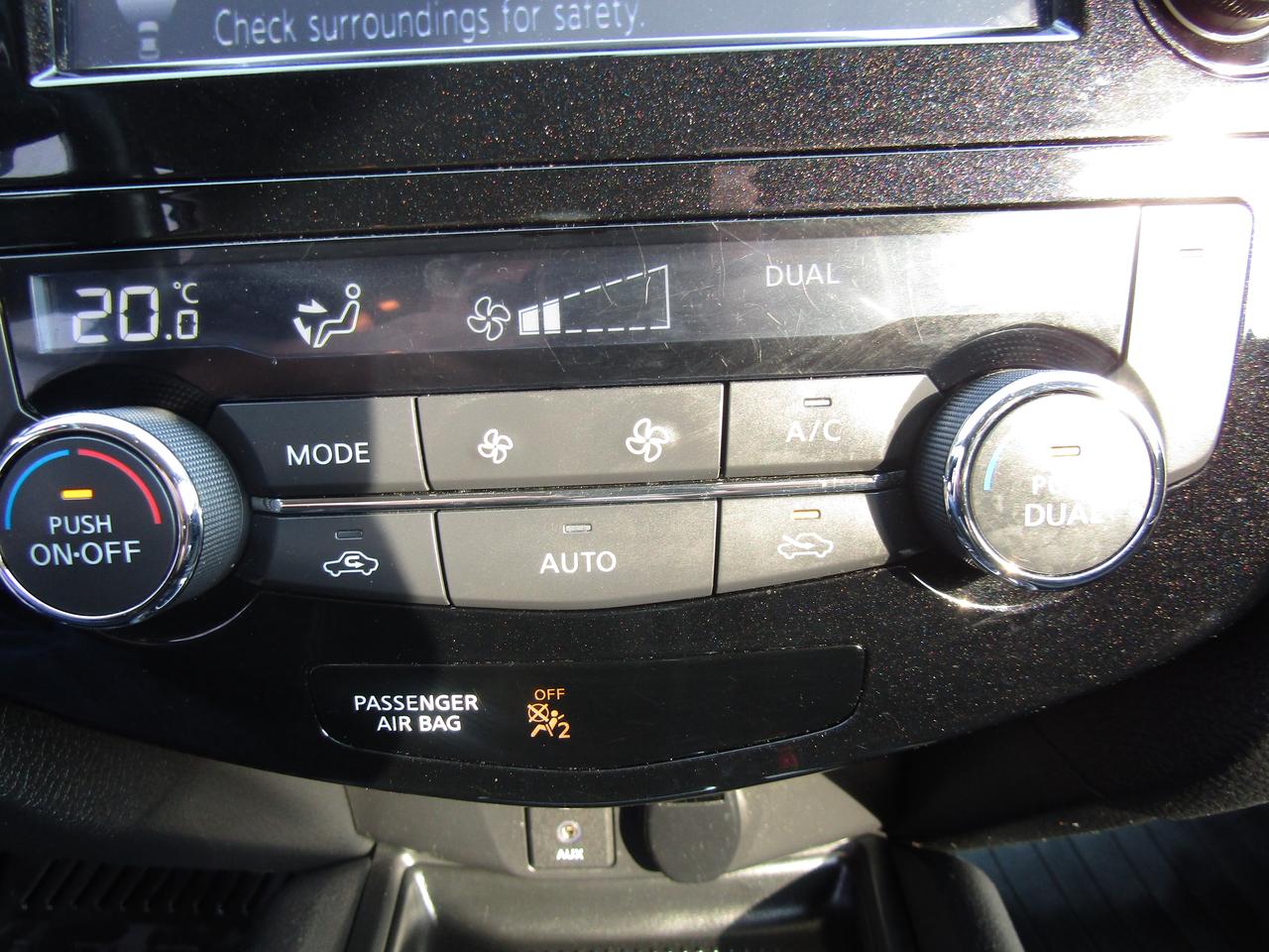 2017 Nissan Rogue SV, 7Pass, AWD, Pano, 360 Camera, Navi, Blind Spots, *Certified* Photo