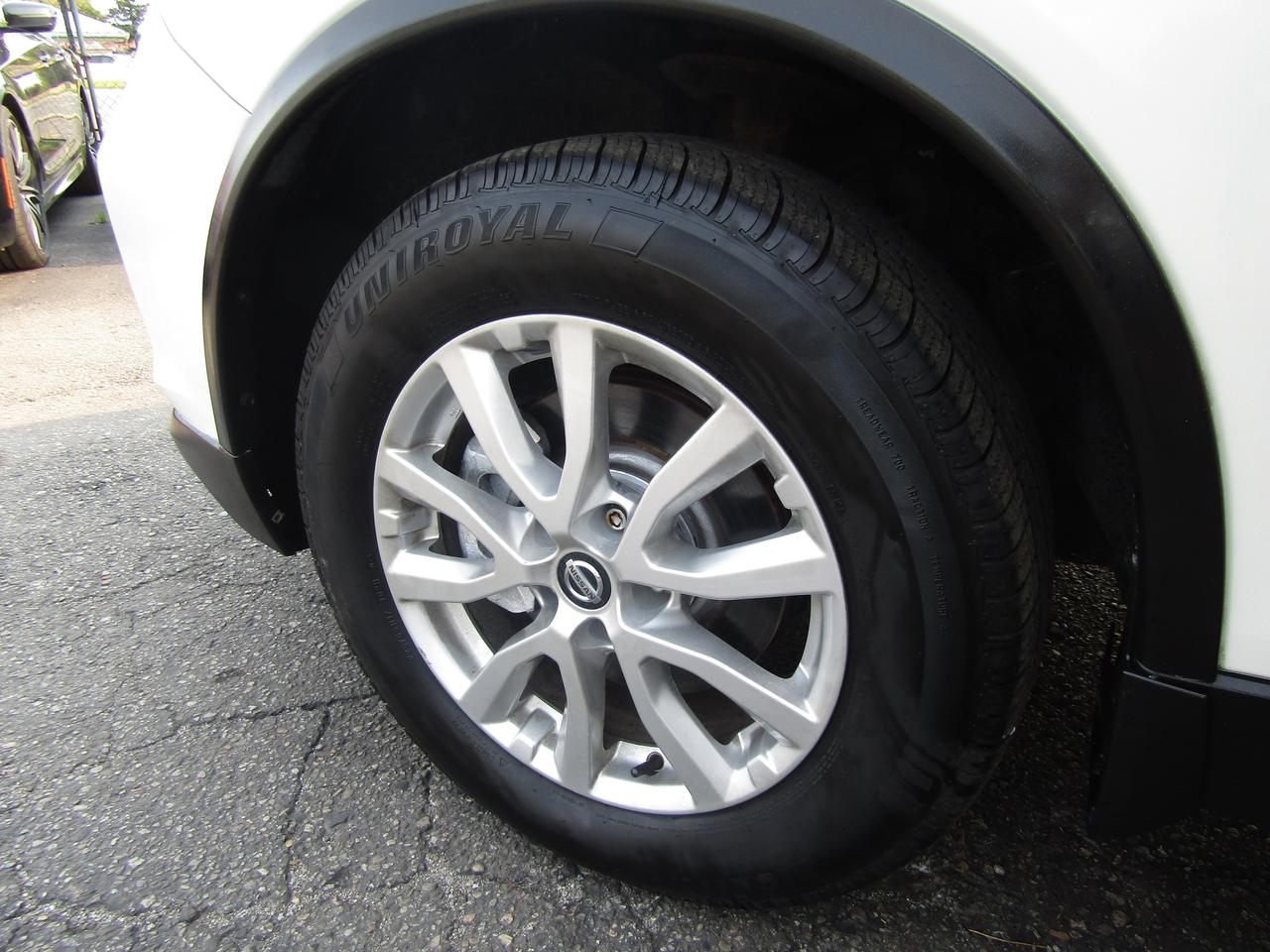 2017 Nissan Rogue SV, 7Pass, AWD, Pano, 360 Camera, Navi, Blind Spots, *Certified* Photo