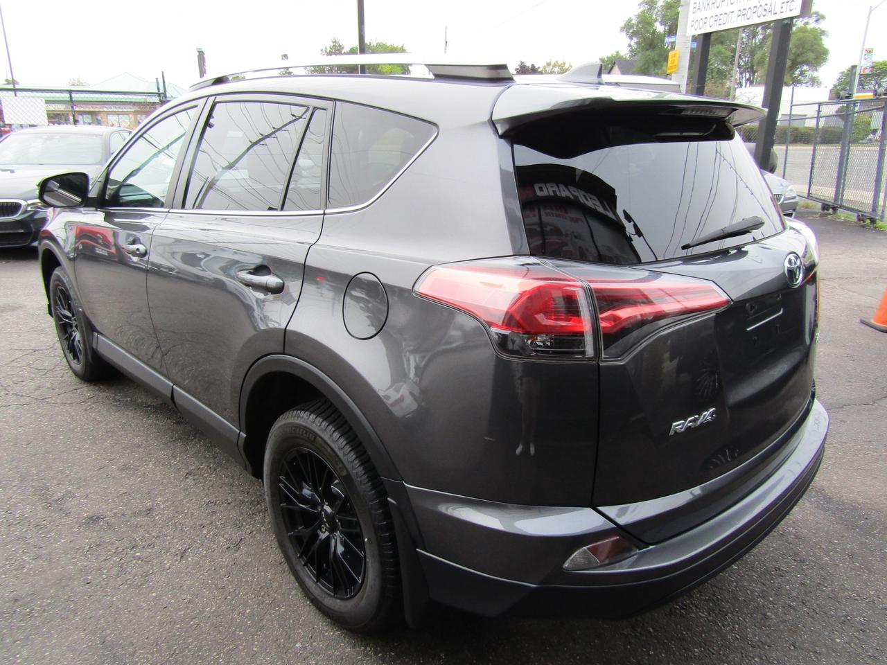 2017 Toyota RAV4 LE, Camera, Lane Assistant, Collision Warning, Heated Seats, *Certified* Photo4
