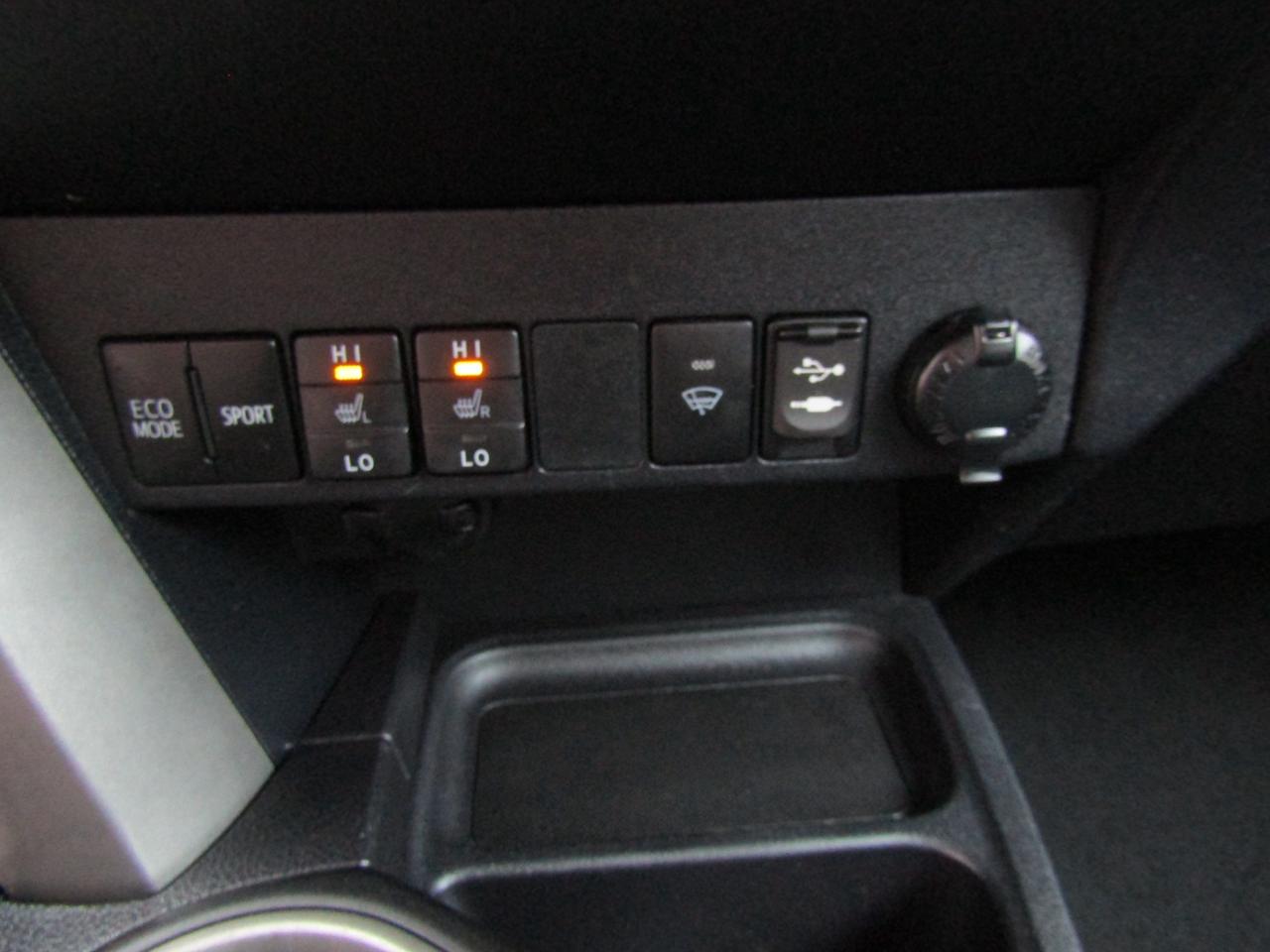 2017 Toyota RAV4 LE, Camera, Lane Assistant, Collision Warning, Heated Seats, *Certified* Photo