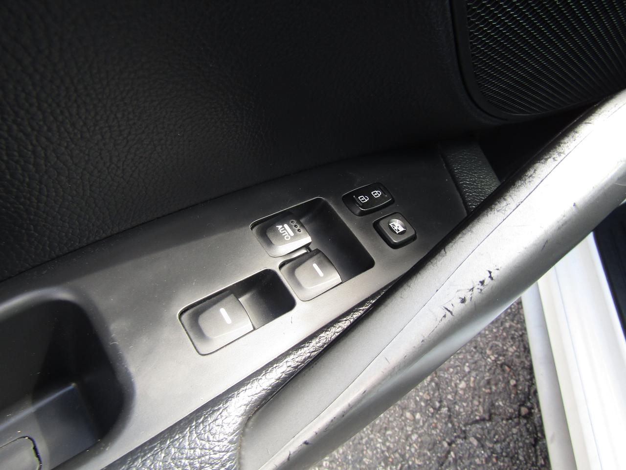 2014 Hyundai Veloster Limited, Navi, Pano, Camera, Leather, Keyless, Sensors, Alloy, *Certified* Photo