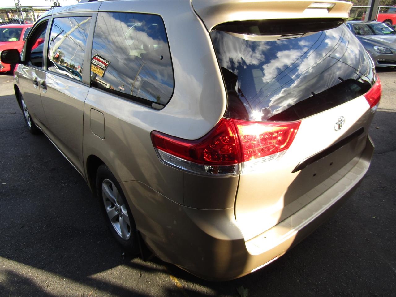 2011 Toyota Sienna LE, 7Pass ,Cruise Ctrl, Automatic Trans.*Certified* Photo