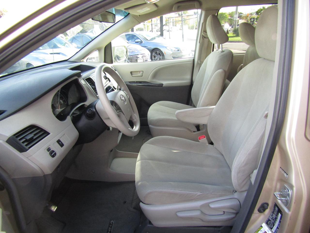 2011 Toyota Sienna LE, 7Pass ,Cruise Ctrl, Automatic Trans.*Certified* Photo