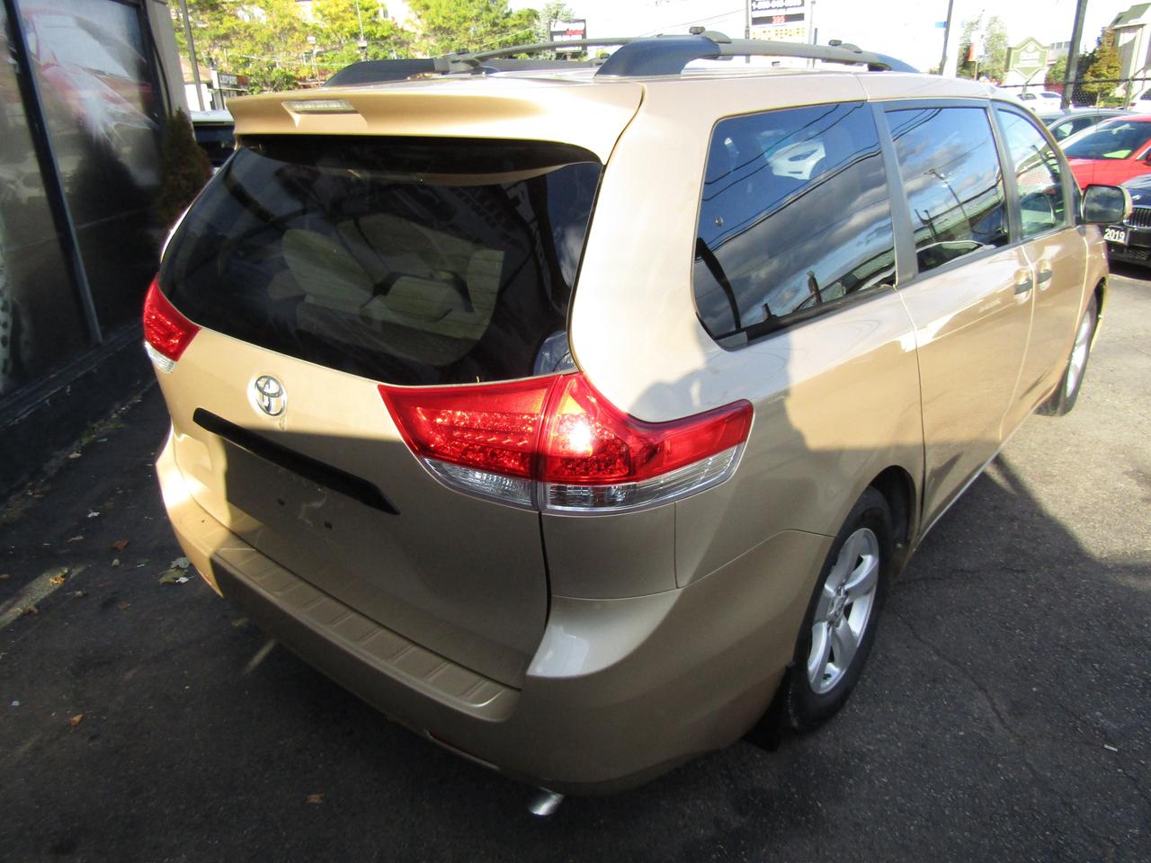 2011 Toyota Sienna LE, 7Pass ,Cruise Ctrl, Automatic Trans.*Certified* Photo