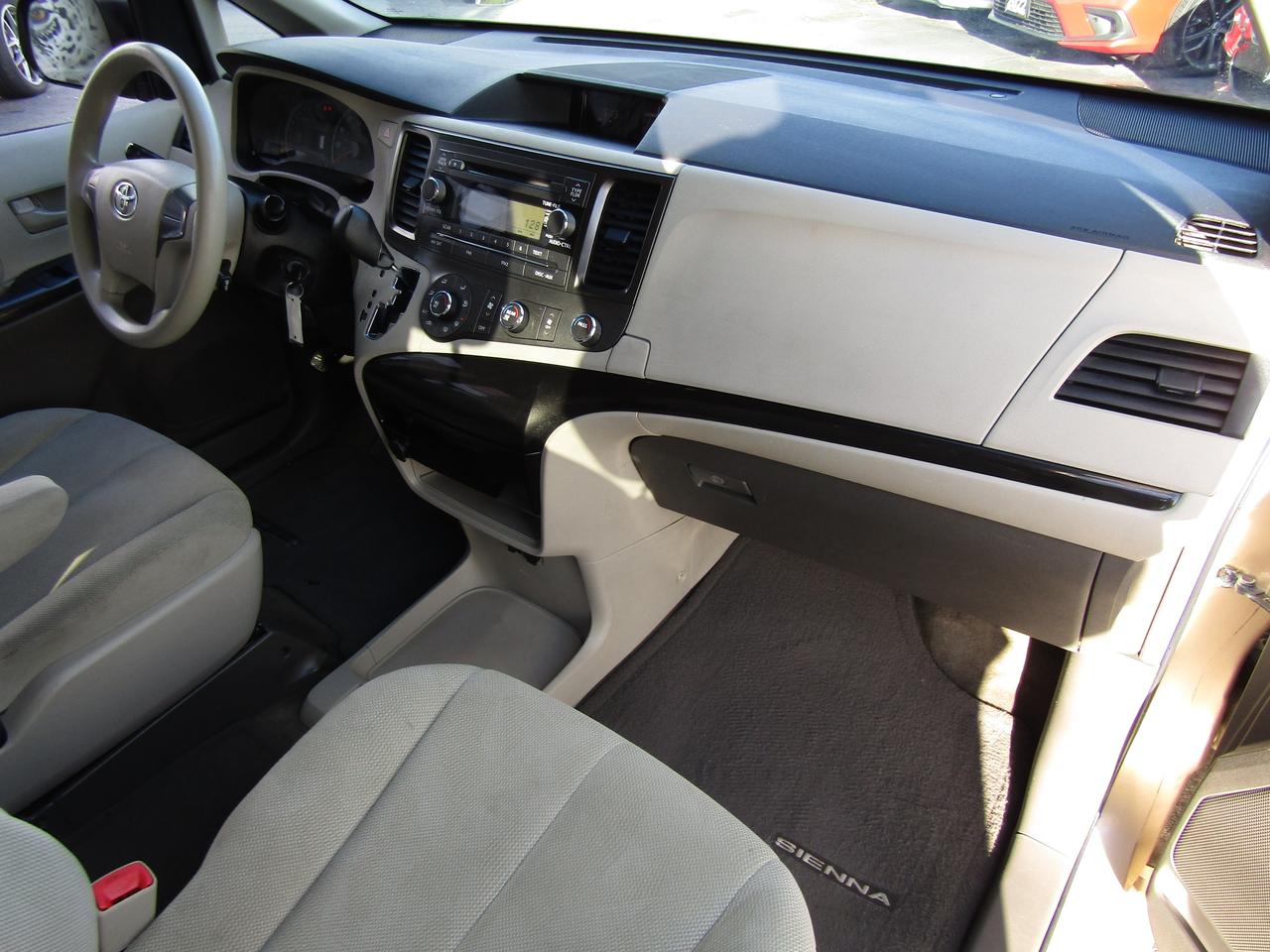 2011 Toyota Sienna LE, 7Pass ,Cruise Ctrl, Automatic Trans.*Certified* Photo