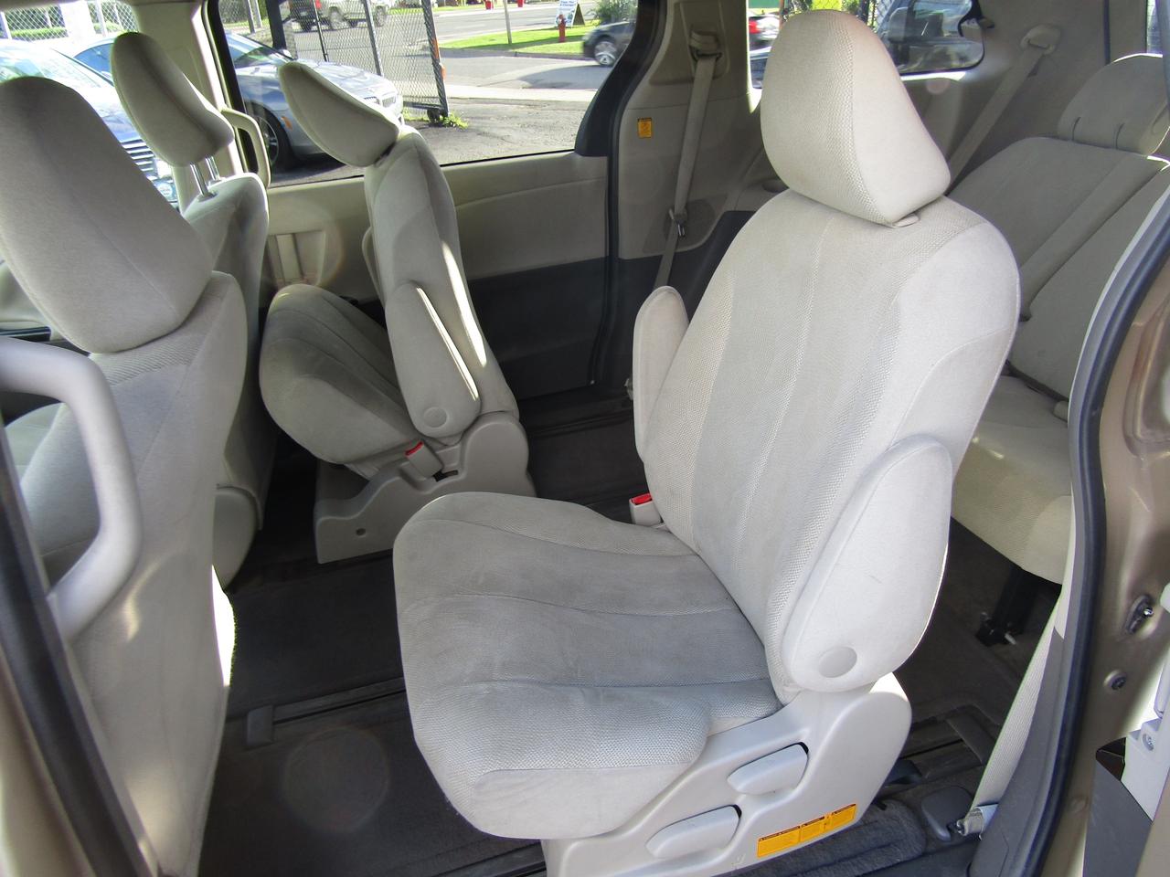 2011 Toyota Sienna LE, 7Pass ,Cruise Ctrl, Automatic Trans.*Certified* Photo
