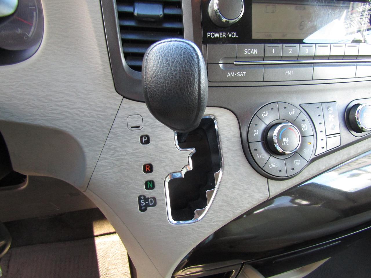 2011 Toyota Sienna LE, 7Pass ,Cruise Ctrl, Automatic Trans.*Certified* Photo