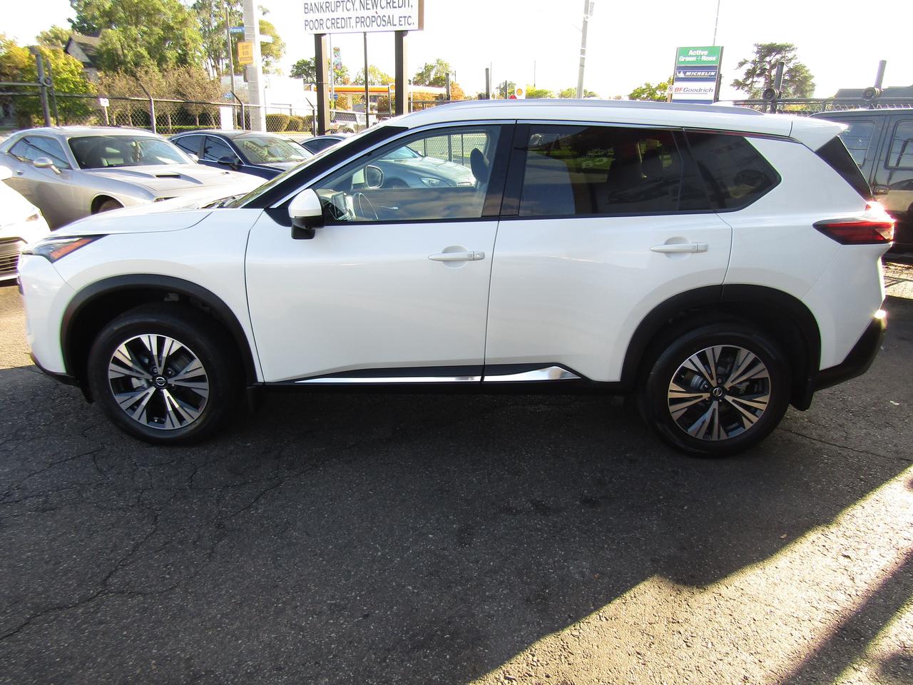 2021 Nissan Rogue SV, Pano, 360Camera, Blind Spot, Collision Warning, *One Owner*Certified* Photo3