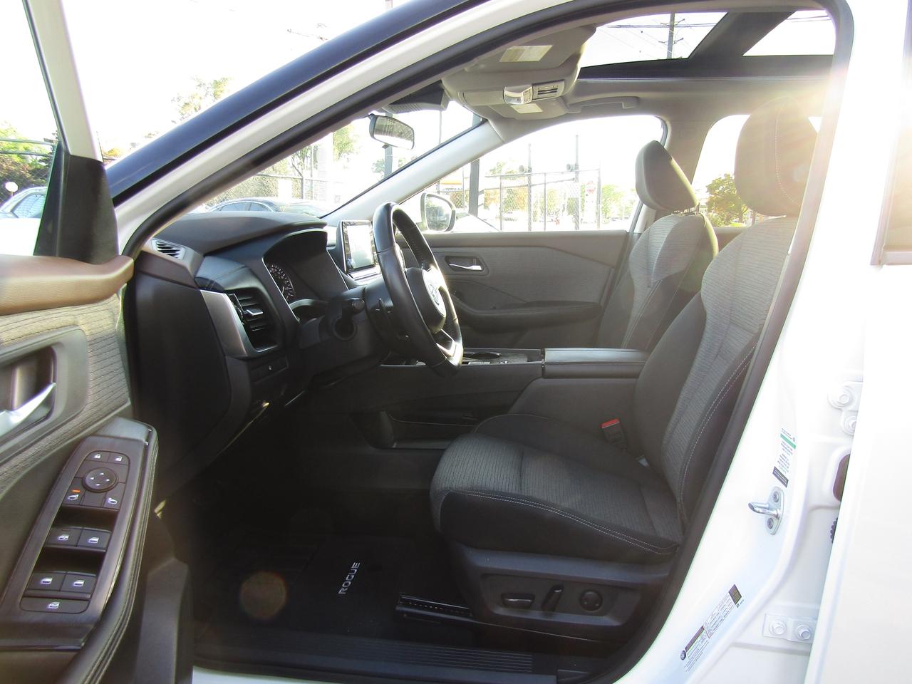 2021 Nissan Rogue SV, Pano, 360Camera, Blind Spot, Collision Warning, *One Owner*Certified* Photo
