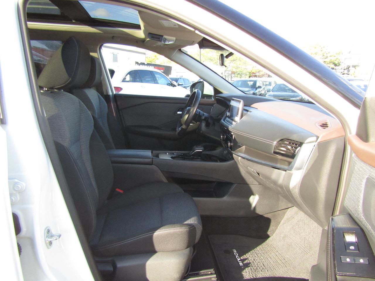 2021 Nissan Rogue SV, Pano, 360Camera, Blind Spot, Collision Warning, *One Owner*Certified* Photo