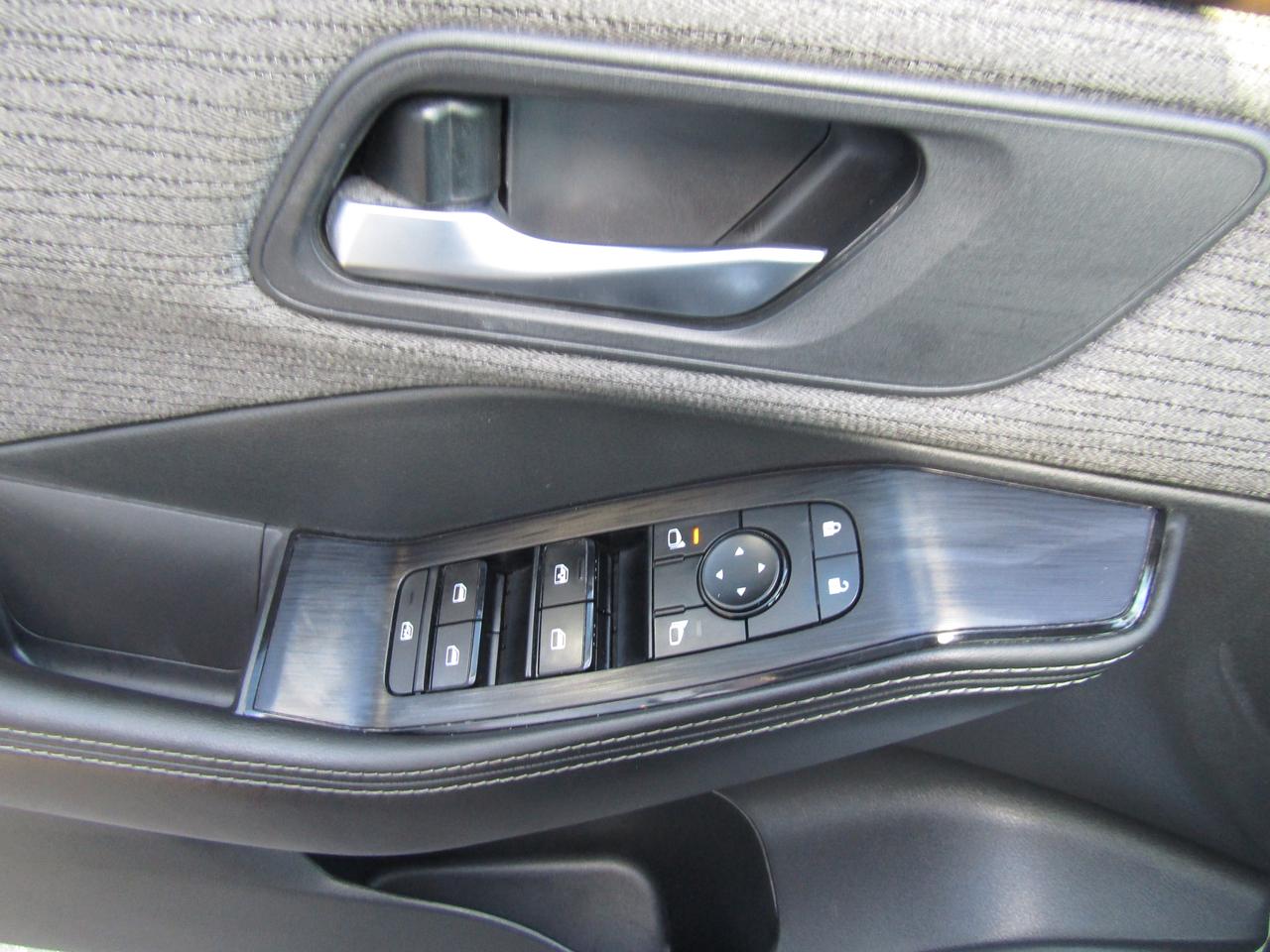 2021 Nissan Rogue SV, Pano, 360Camera, Blind Spot, Collision Warning, *One Owner*Certified* Photo