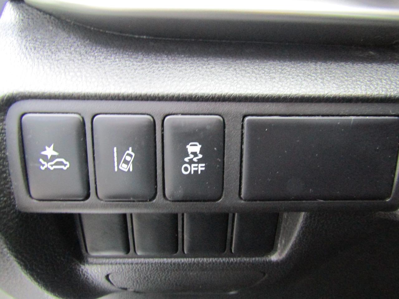 2018 Mitsubishi Eclipse Cross ES, AWD, Camera, Adaptive, Bluetooth, Alloy, *Certified* Photo