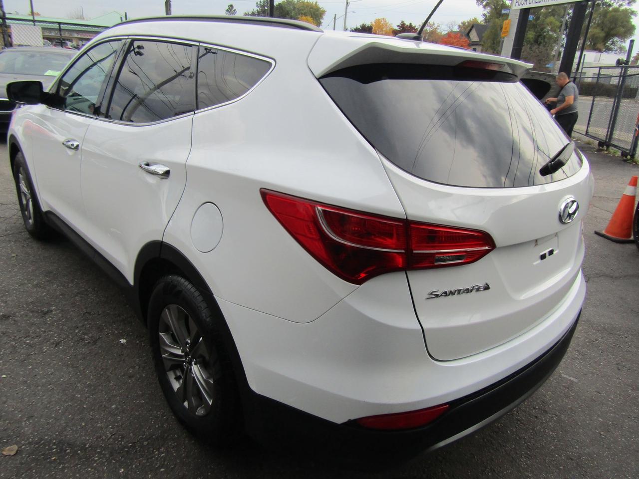2015 Hyundai Santa Fe Sport, Heated seats, Alloy, *Certified* Photo