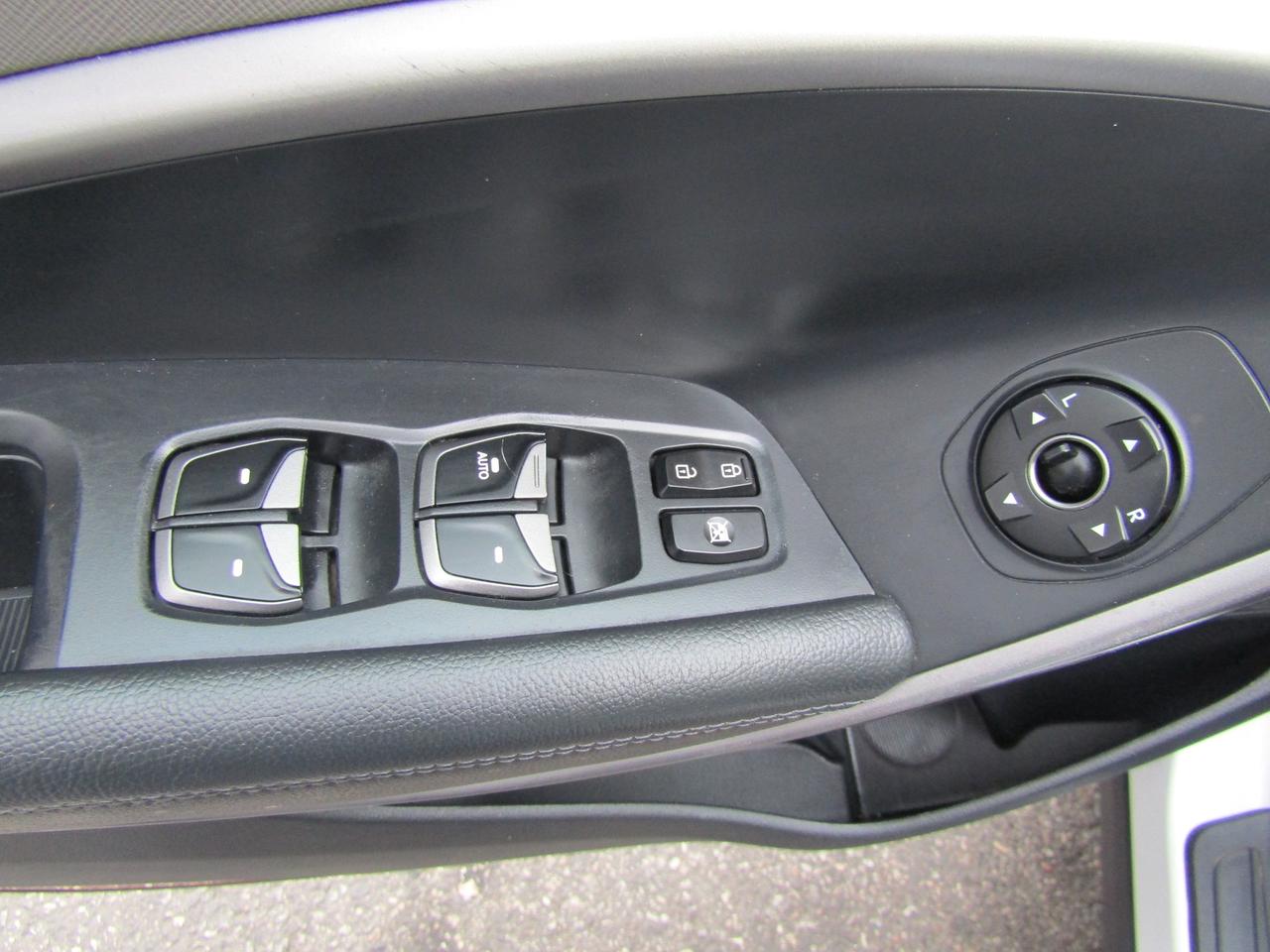 2015 Hyundai Santa Fe Sport, Heated seats, Alloy, *Certified* Photo