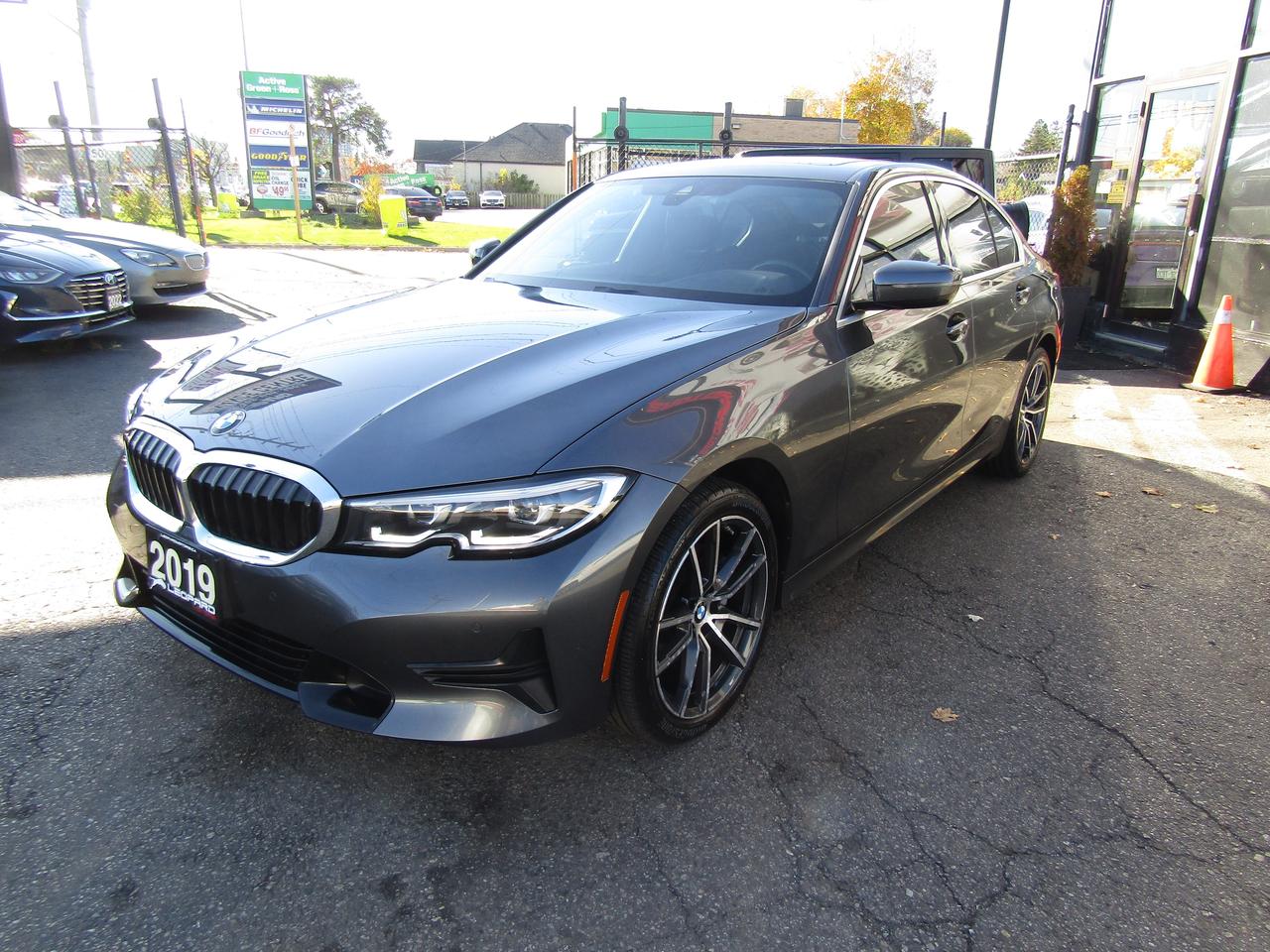 2019 BMW 3 Series 330i, xDrive, Navi, Sunroof, Camera, Leather, Memory, *Certified* Photo2