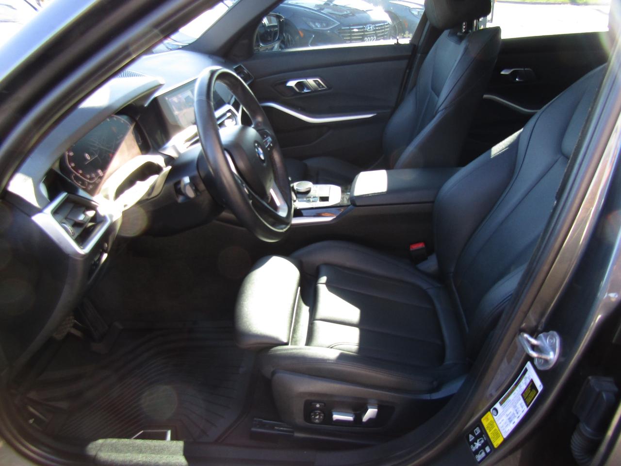 2019 BMW 3-Series 330i, xDrive, Navi, Sunroof, Camera, Leather, Memory, *Certified* Photo