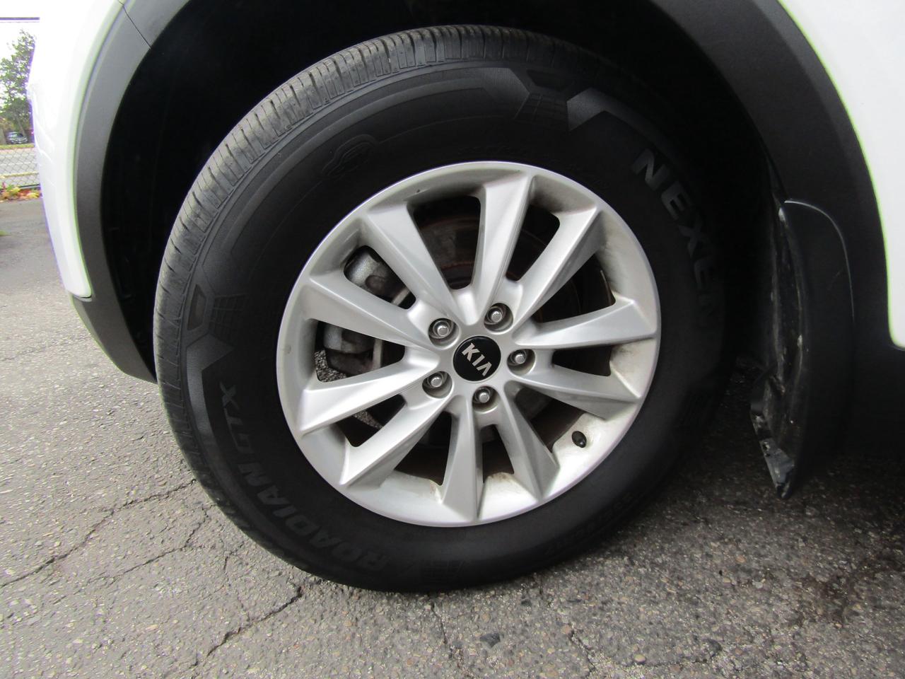 2019 Kia Sorento LX, AWD, Camera, Push To Start, Bluetooth, Alloy, *Certified* Photo