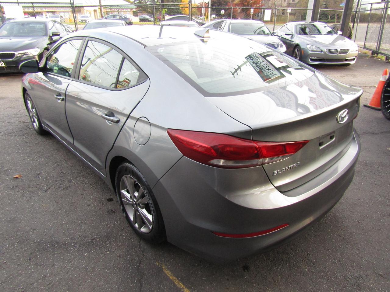2017 Hyundai Elantra GL, Camera, Blind Spot, Alloy, Bluetooth, *Certified* Photo4