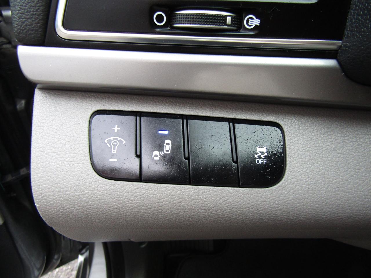 2017 Hyundai Elantra GL, Camera, Blind Spot, Alloy, Bluetooth, *Certified* Photo