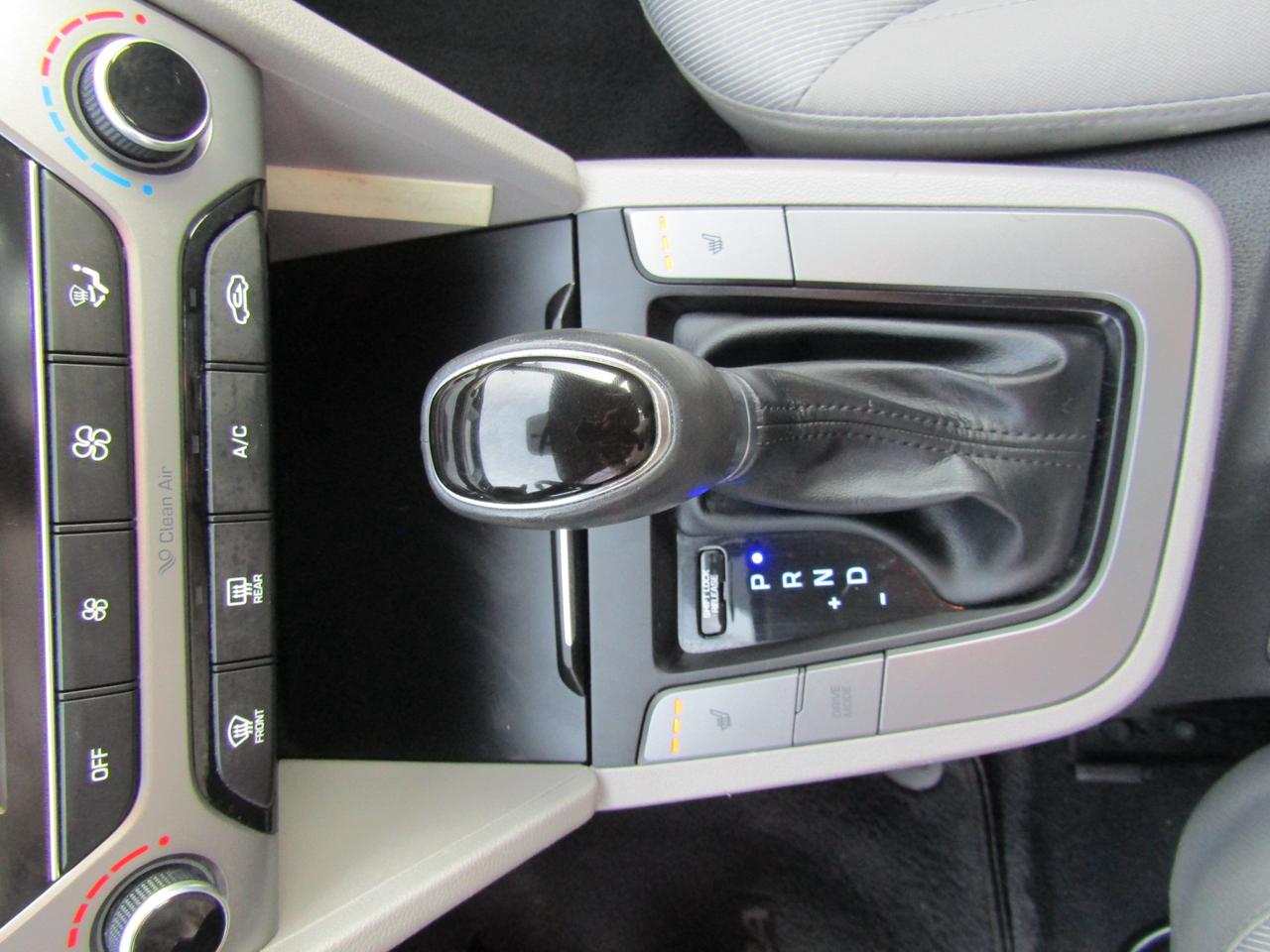 2017 Hyundai Elantra GL, Camera, Blind Spot, Alloy, Bluetooth, *Certified* Photo