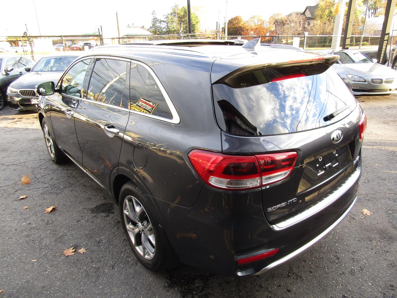 2017 Kia Sorento SX, Navi, AWD, Pano, Camera, Blind Spot, Leather, Alloy, *Certified* Photo4