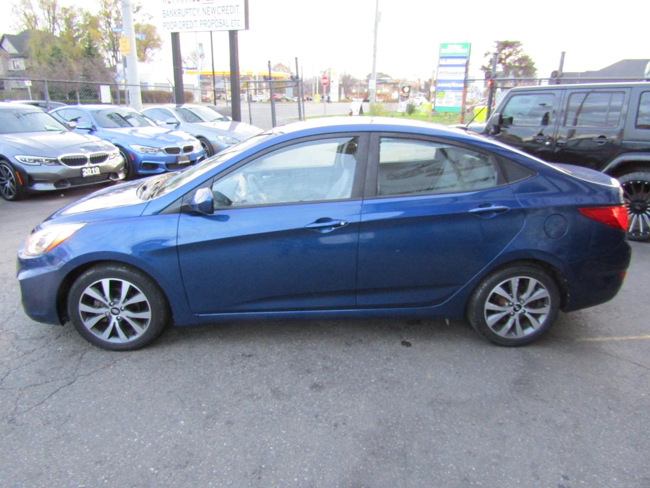 2017 Hyundai Accent SE, Sunroof, Bluetooth, Heated Seats, *Certified* Photo3