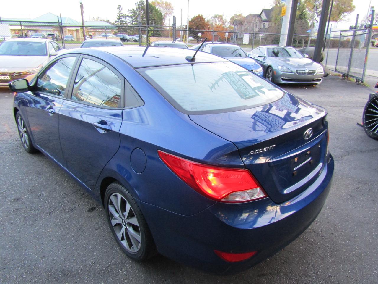 2017 Hyundai Accent SE, Sunroof, Bluetooth, Heated Seats, *Certified* Photo4