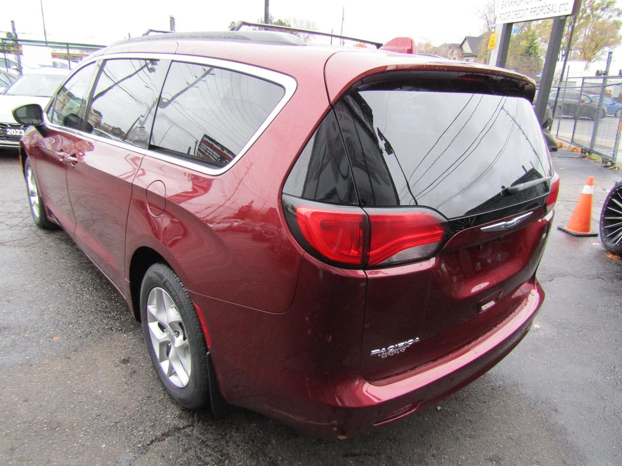 2019 Chrysler Pacifica Touring, 7 Pass, Navi, Camera, DVD, Blind Spot, *Certified* Photo4