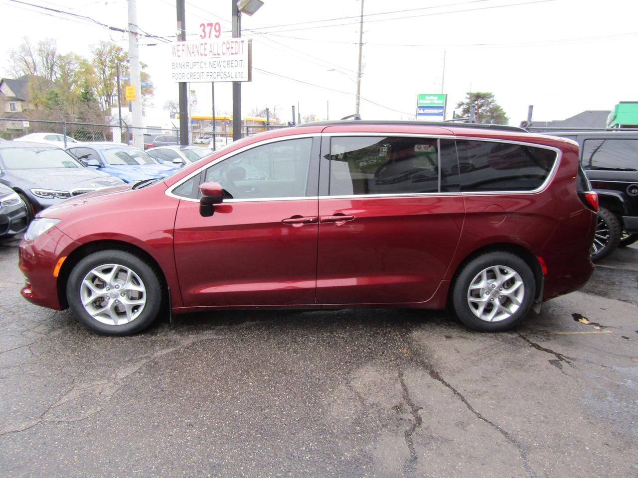 2019 Chrysler Pacifica Touring, 7 Pass, Navi, Camera, DVD, Blind Spot, *Certified* Photo3