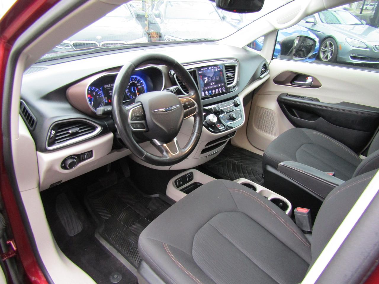 2019 Chrysler Pacifica Touring, 7 Pass, Navi, Camera, DVD, Blind Spot, *Certified* Photo