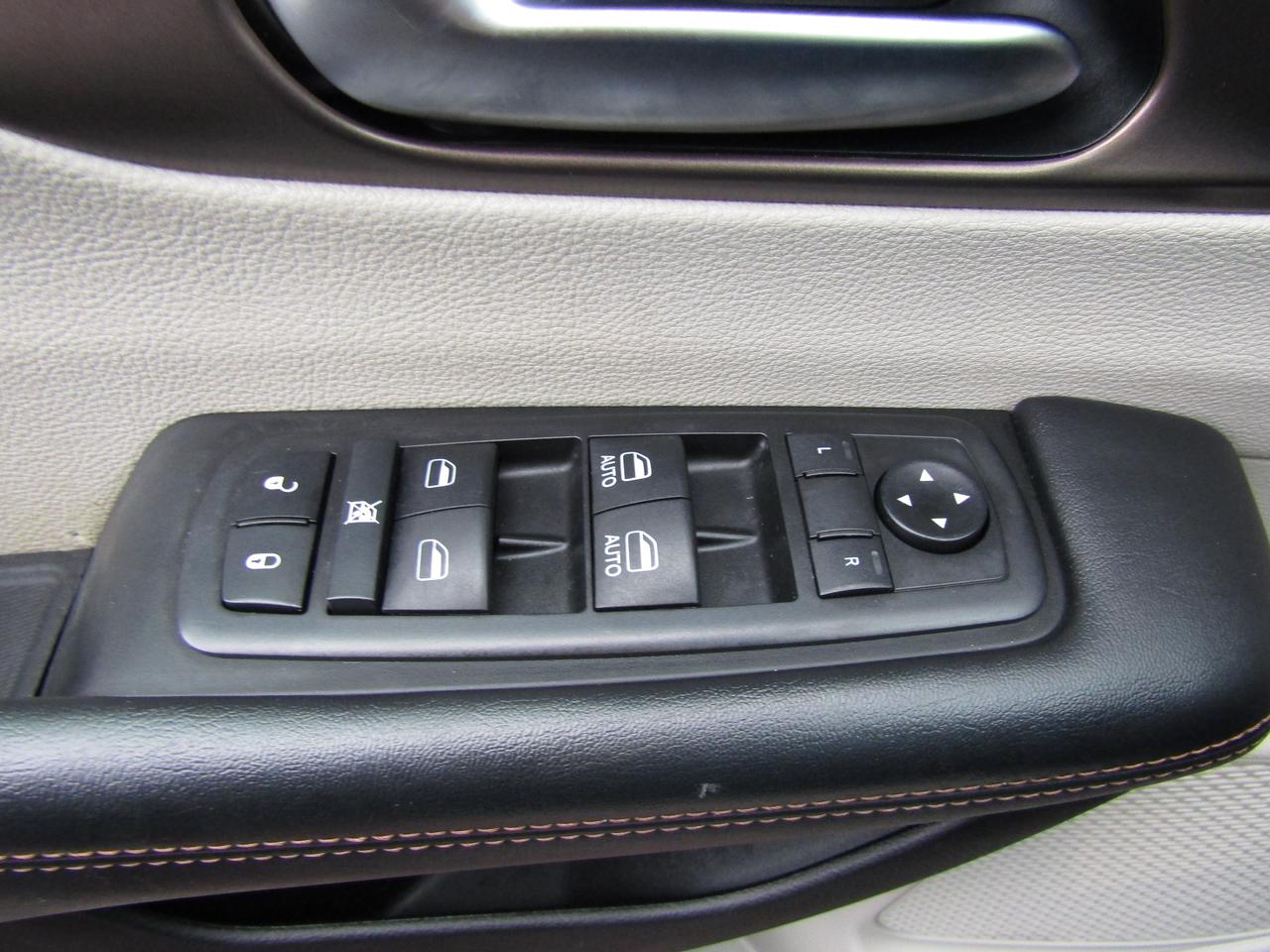 2019 Chrysler Pacifica Touring, 7 Pass, Navi, Camera, DVD, Blind Spot, *Certified* Photo