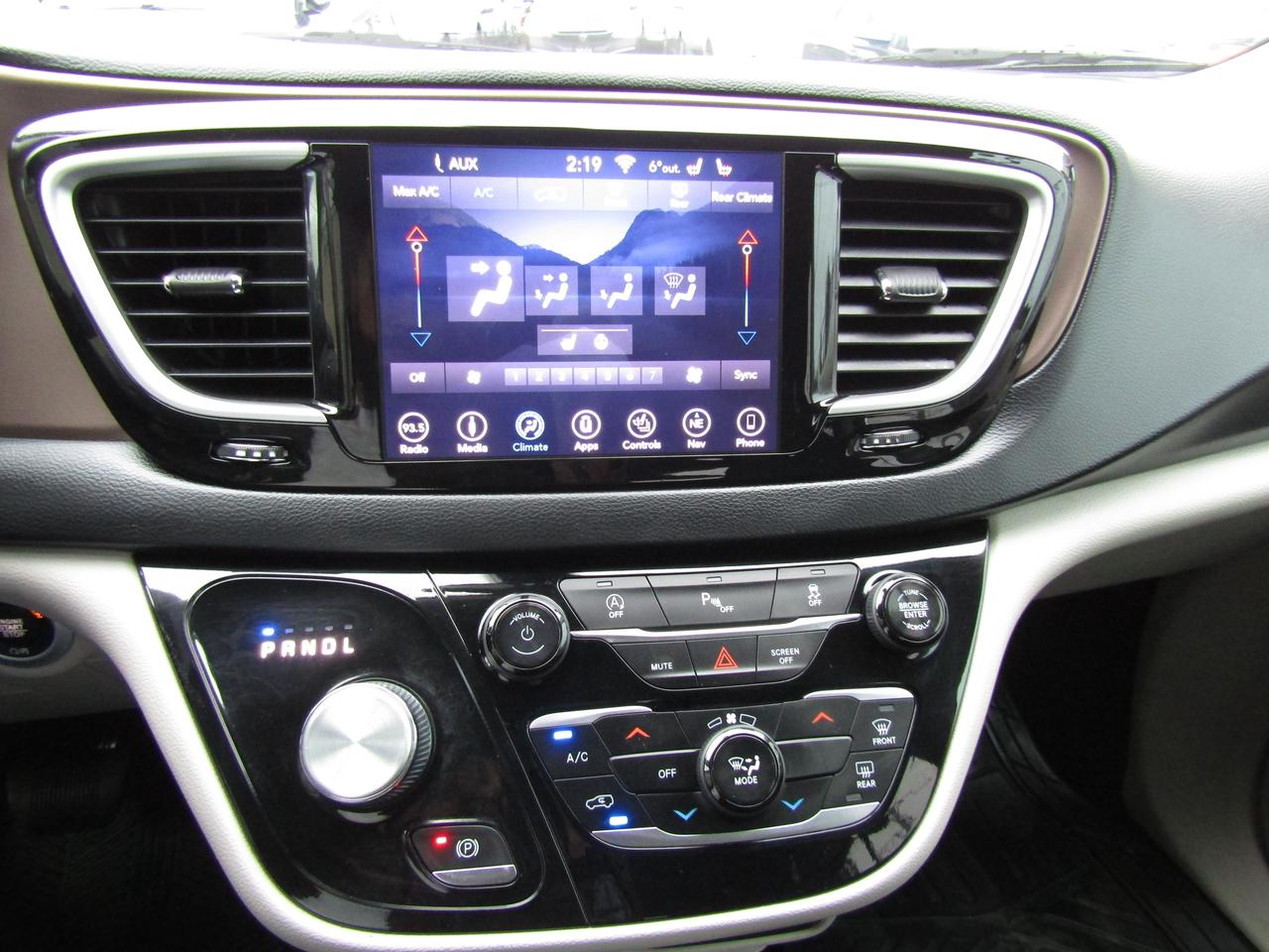 2019 Chrysler Pacifica Touring, 7 Pass, Navi, Camera, DVD, Blind Spot, *Certified* Photo