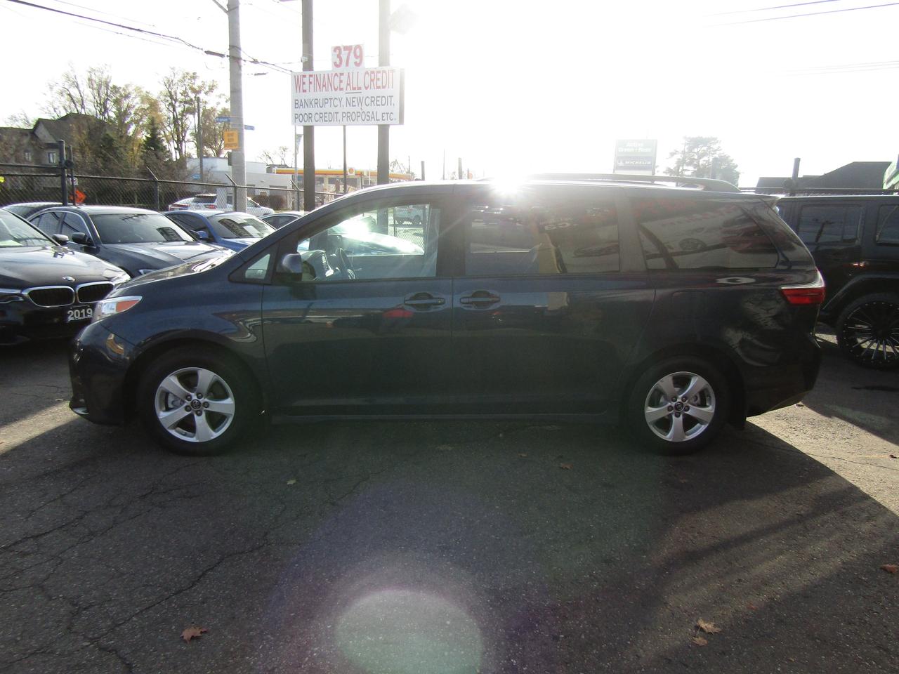 2018 Toyota Sienna LE, 8Pass, Camera, Pwr Sliding Door, Alloy *Certified* Photo3