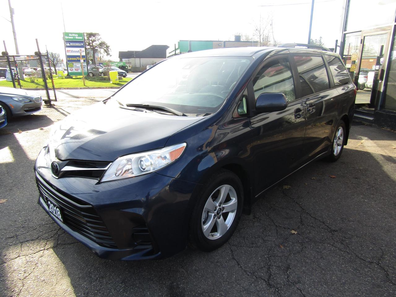 2018 Toyota Sienna LE, 8Pass, Camera, Pwr Sliding Door, Alloy *Certified* Photo2