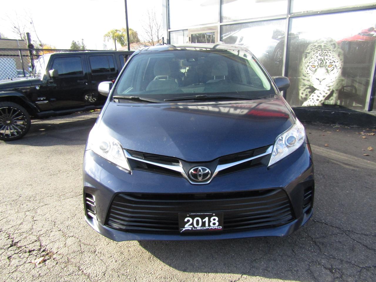 2018 Toyota Sienna LE, 8Pass, Camera, Pwr Sliding Door, Alloy *Certified* Photo1
