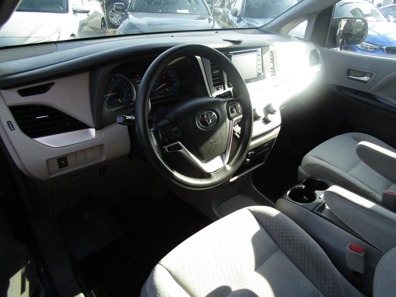 2018 Toyota Sienna LE, 8Pass, Camera, Pwr Sliding Door, Alloy *Certified* Photo