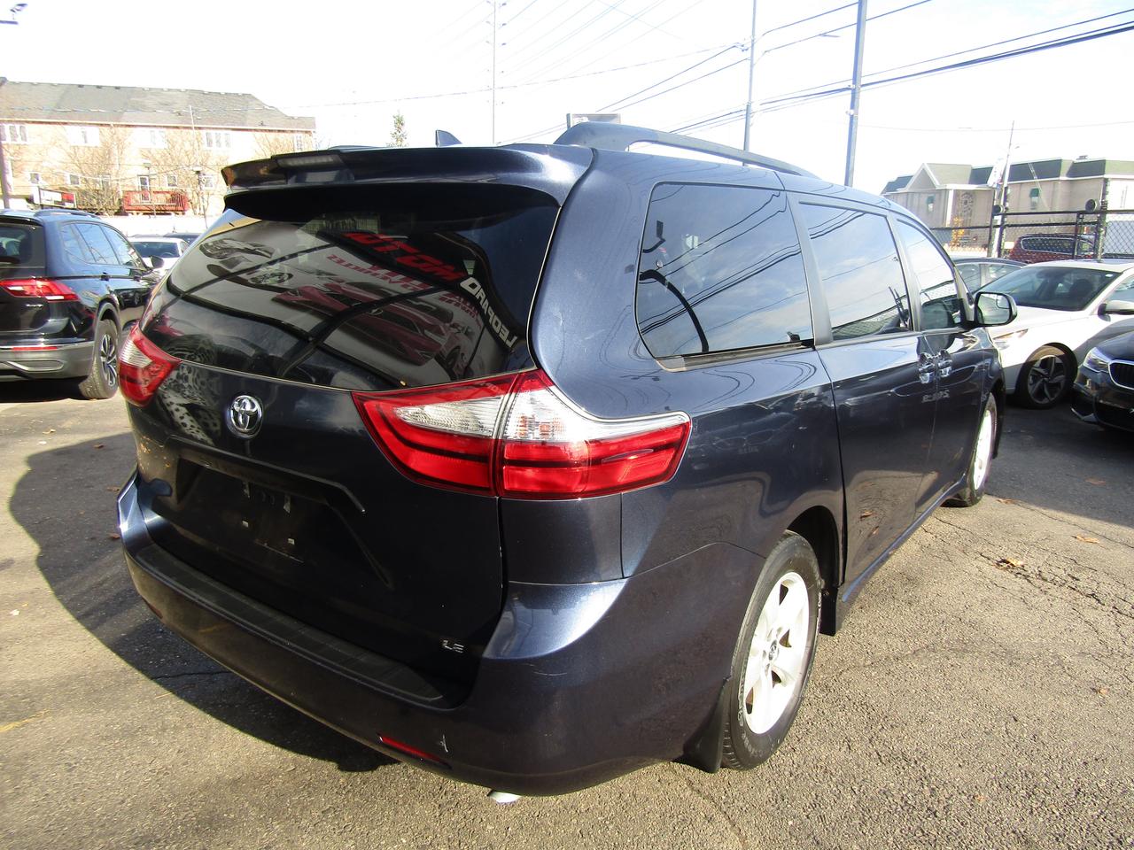 2018 Toyota Sienna LE, 8Pass, Camera, Pwr Sliding Door, Alloy *Certified* Photo