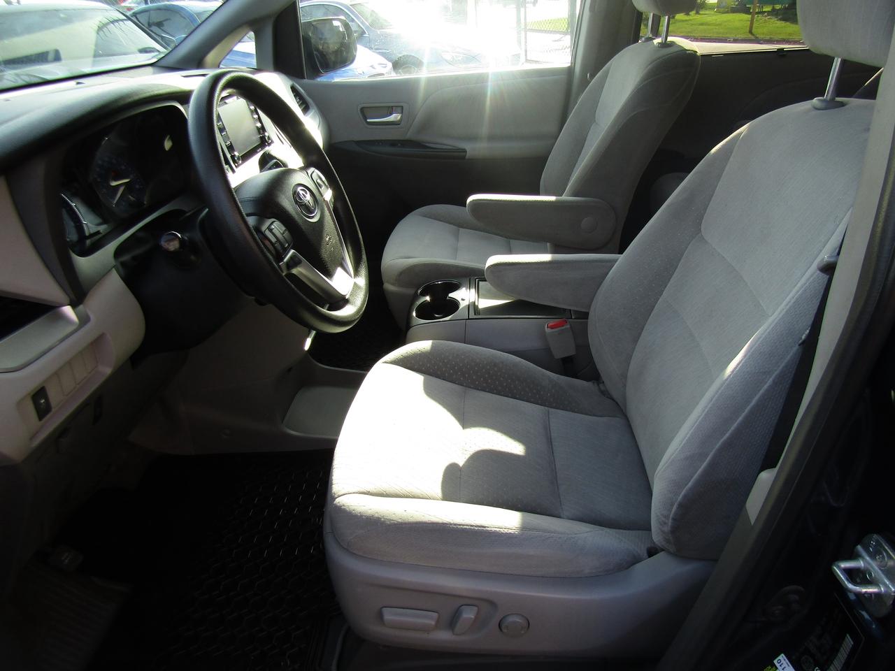 2018 Toyota Sienna LE, 8Pass, Camera, Pwr Sliding Door, Alloy *Certified* Photo