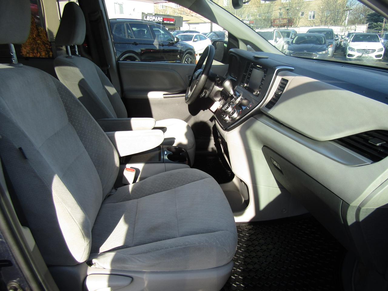 2018 Toyota Sienna LE, 8Pass, Camera, Pwr Sliding Door, Alloy *Certified* Photo