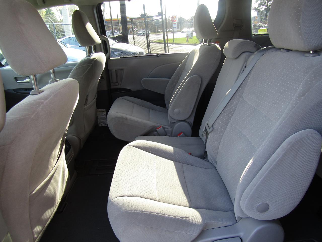 2018 Toyota Sienna LE, 8Pass, Camera, Pwr Sliding Door, Alloy *Certified* Photo