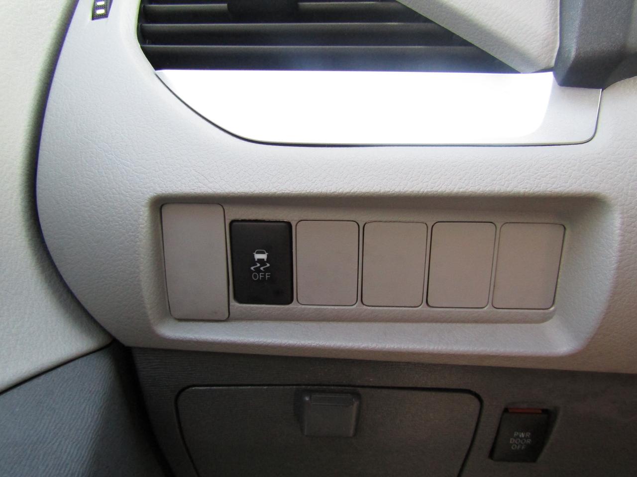 2018 Toyota Sienna LE, 8Pass, Camera, Pwr Sliding Door, Alloy *Certified* Photo