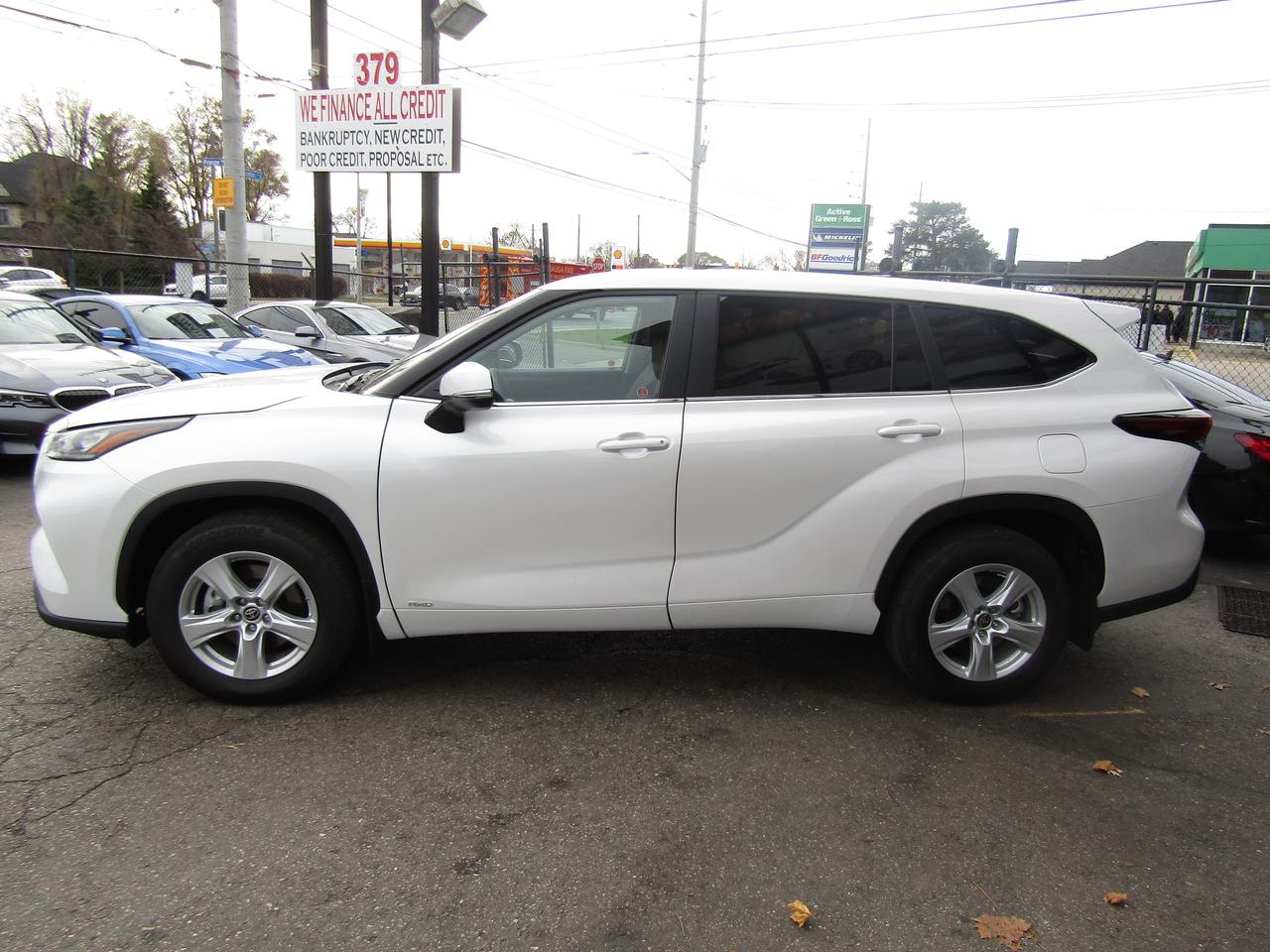 2024 Toyota Highlander Hybrid LE, Hybrid, AWD, Automatic Trunk, 7 PASS, Sunroof, Camera, *Certified* Photo3