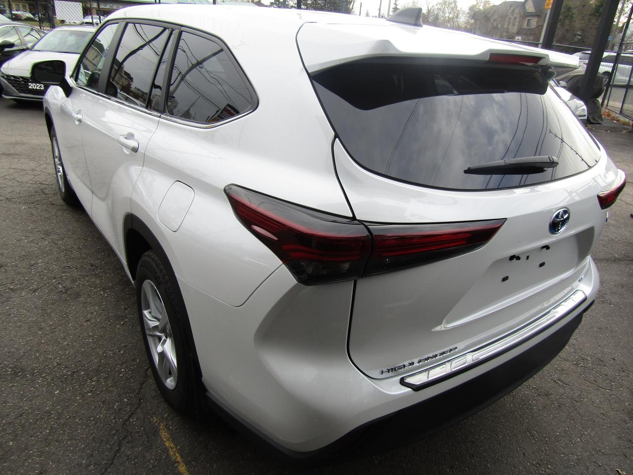 2024 Toyota Highlander Hybrid LE, Hybrid, AWD, Automatic Trunk, 7 PASS, Sunroof, Camera, *Certified* Photo4