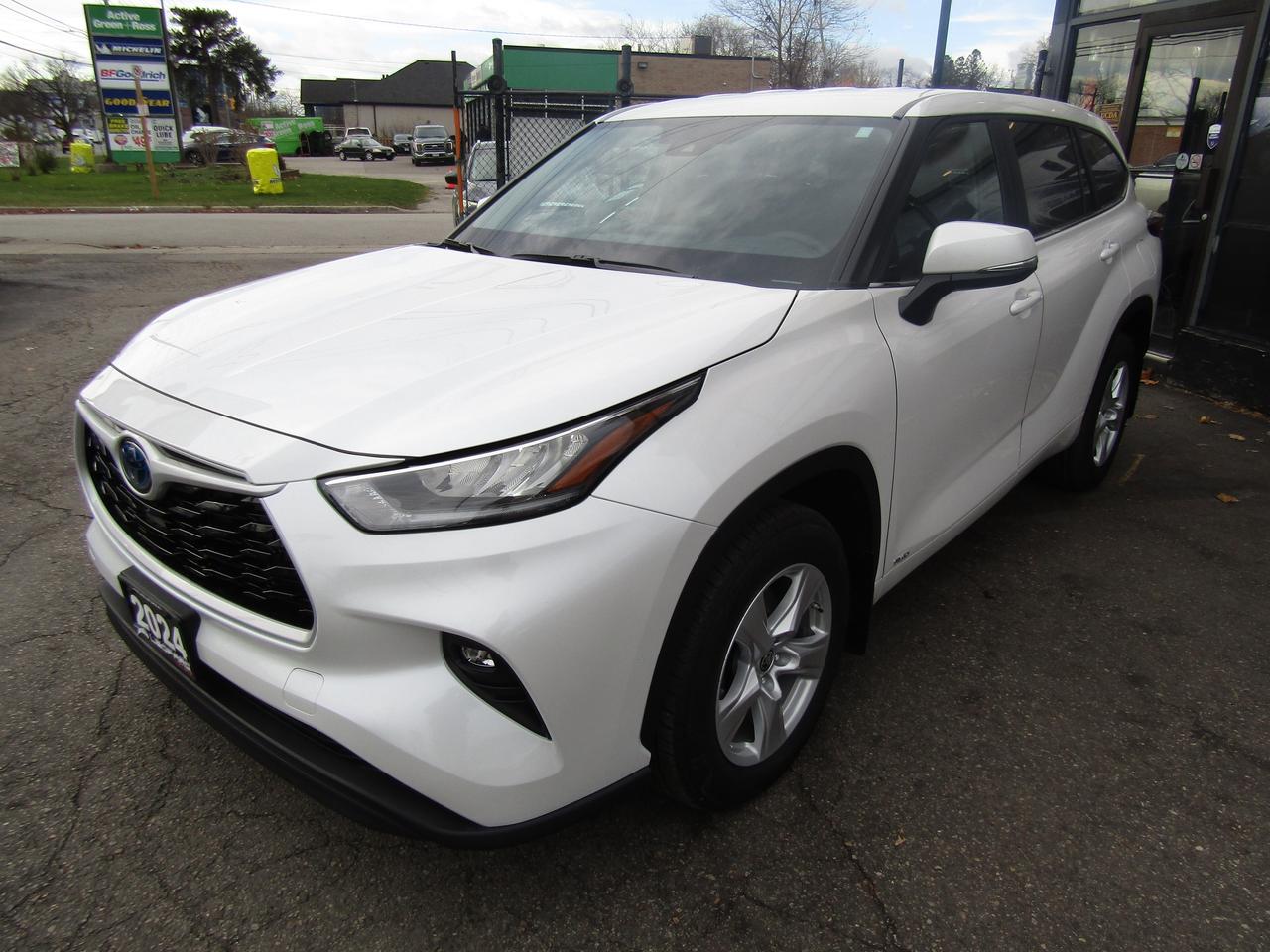 2024 Toyota Highlander Hybrid LE, Hybrid, AWD, Automatic Trunk, 7 PASS, Sunroof, Camera, *Certified* Photo2