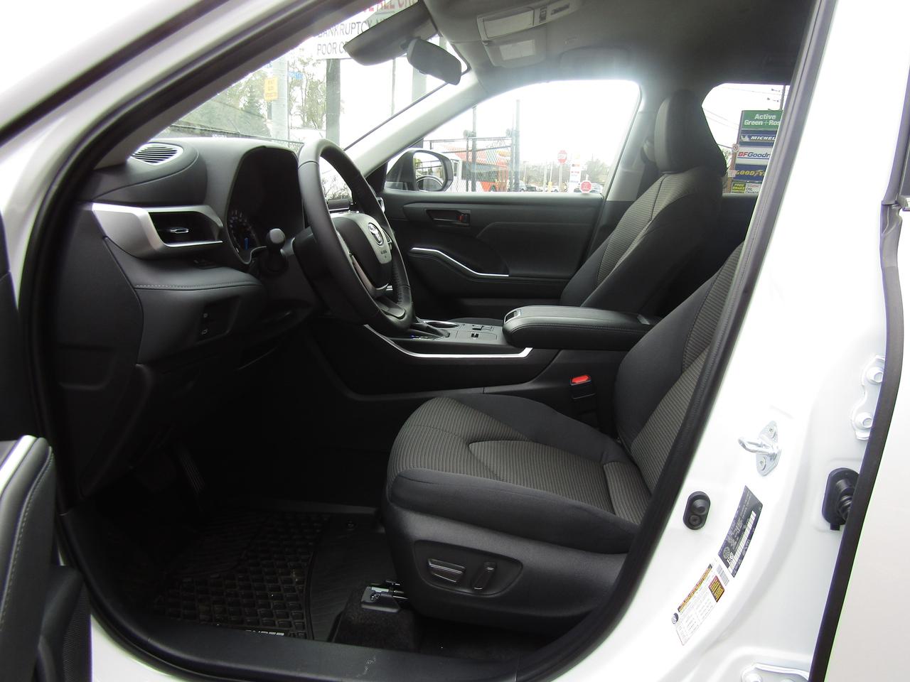 2024 Toyota Highlander Hybrid LE, Hybrid, AWD, Automatic Trunk, 7 PASS, Sunroof, Camera, *Certified* Photo