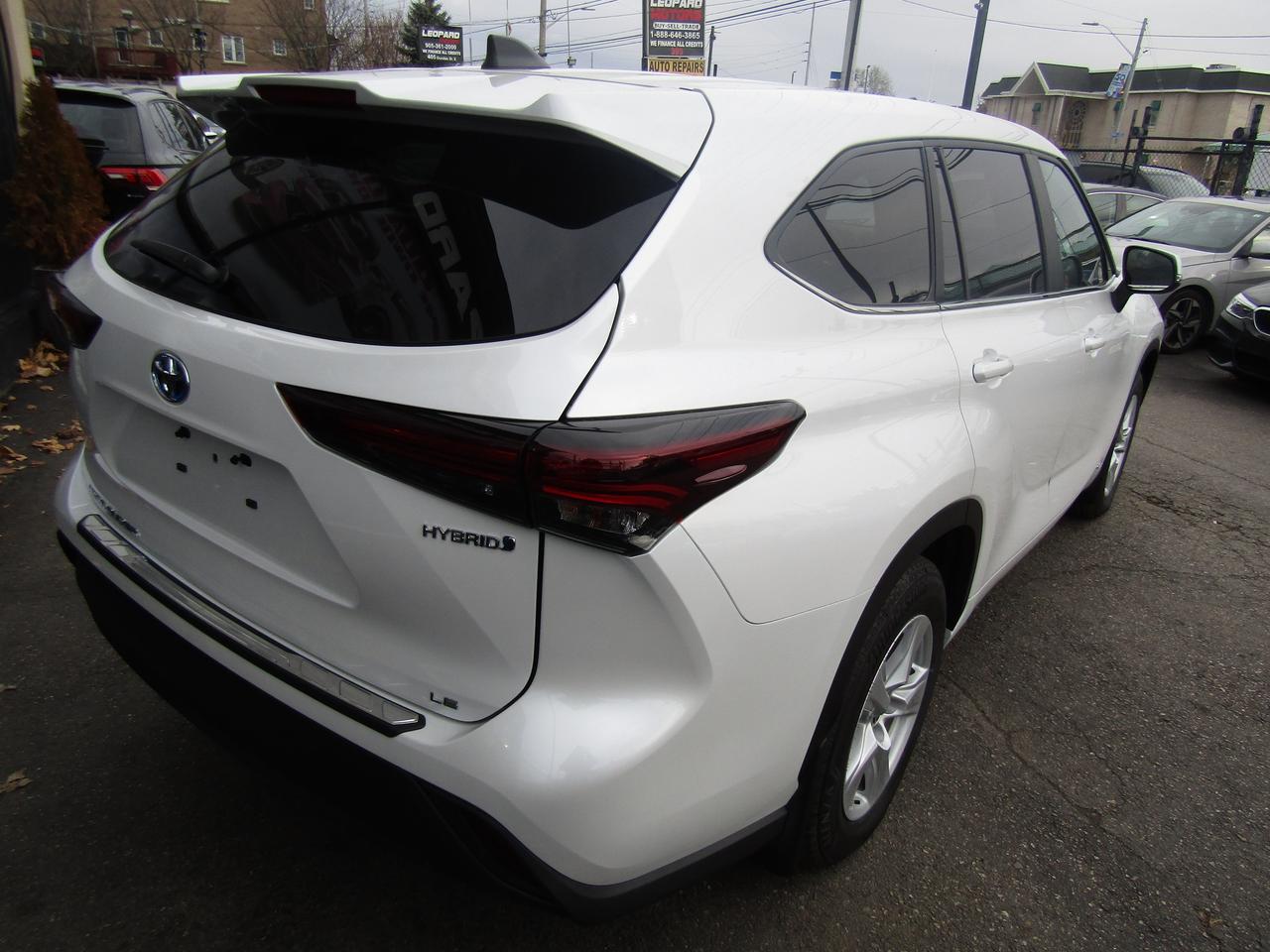 2024 Toyota Highlander Hybrid LE, Hybrid, AWD, Automatic Trunk, 7 PASS, Sunroof, Camera, *Certified* Photo