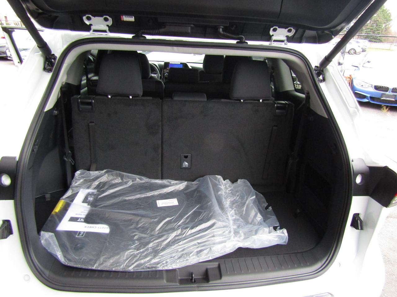 2024 Toyota Highlander Hybrid LE, Hybrid, AWD, Automatic Trunk, 7 PASS, Sunroof, Camera, *Certified* Photo