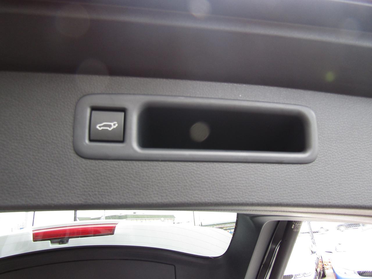 2024 Toyota Highlander Hybrid LE, Hybrid, AWD, Automatic Trunk, 7 PASS, Sunroof, Camera, *Certified* Photo